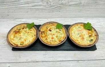 Киш с семгой и брокколи в сливках