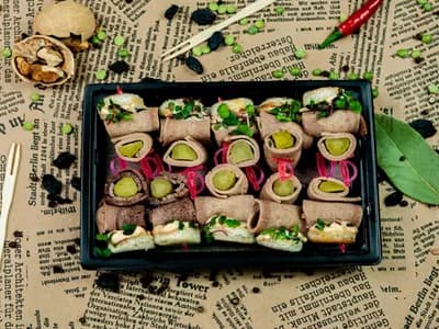 Канапе с языком (говяжьим)