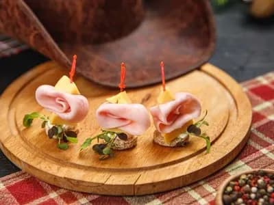 Канапе с ветчиной и сыром