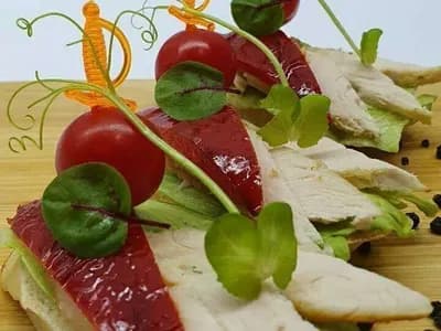 Брускетта с копченой курочкой и печеным перцем