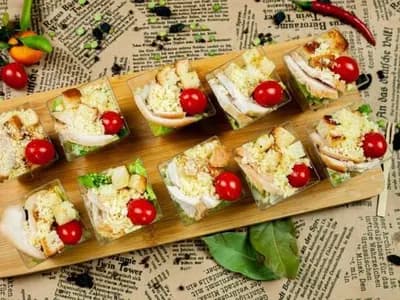 Веррин с салатом Цезарь с курицей
