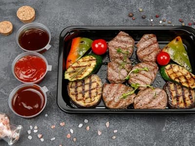 Говяжьи медальоны с овощами гриль
