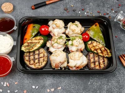 Рыбные медальоны с овощами гриль