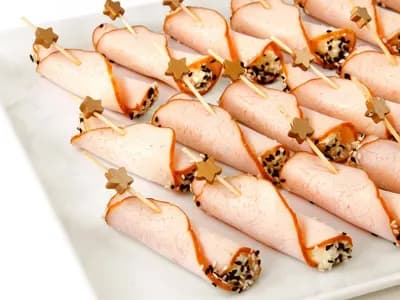 Рулет из ветчины с сырной начинкой