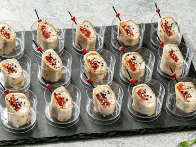 Блинные рулетики с лососем (15 шт.)