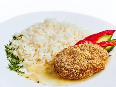 Рис карри с рыбной котлетой