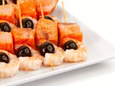 Шашлык из лосося и креветок