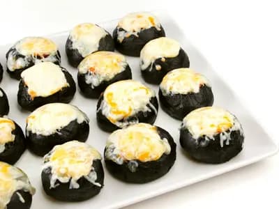 Буше с мясной начинкой под сыром