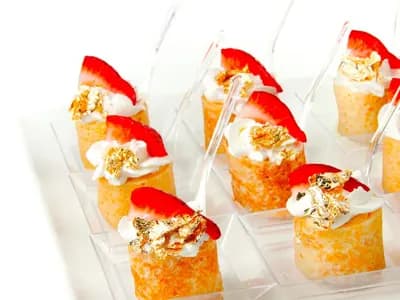Блины с бананом и клубникой