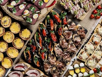 110 сытных, холодных закусок, как на фото для компании 20 персон