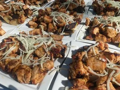 Печёные куриные бёдрышки с кетчупом