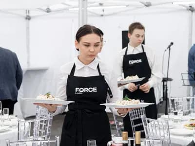 Официант в праздничный период в час