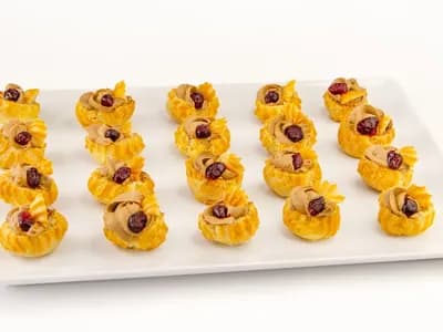 Профитроли с паштетом из куриной печени