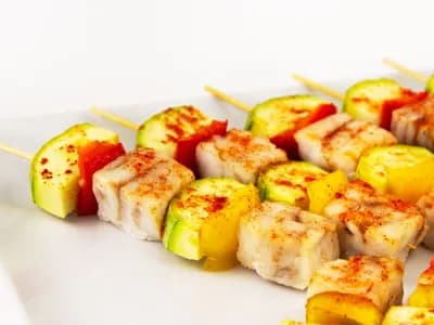Мини-шашлык с треской и цуккини
