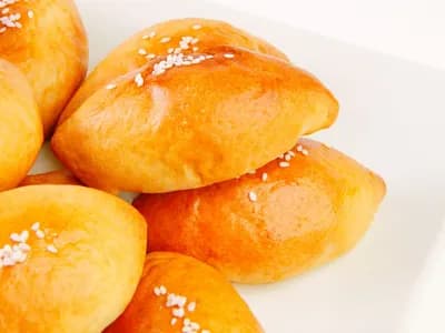 Пирожки с луком и яйцом