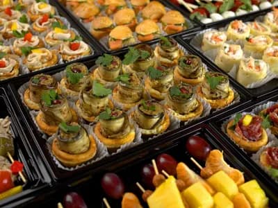 Рулетики из баклажан-гриль с кедровыми орешками, грецкими орехами и зеленью