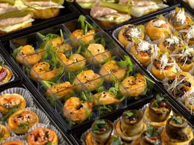 Тигровая креветка с пряной рукколой и соусом Унаги