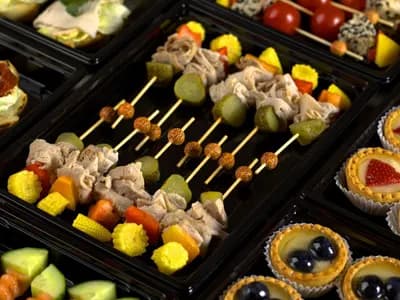 Канапе с бужениной и бэби-кукурузой