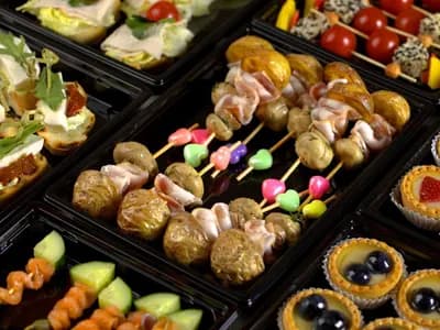 Канапе с беконом и запечённым бэби-картофелем