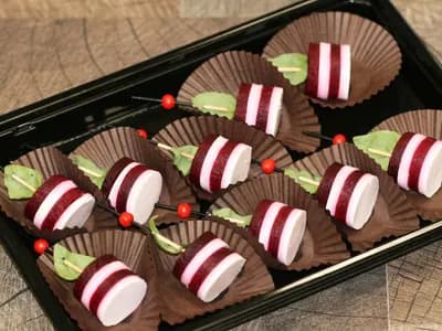 Канапе из печеной свеклы с фермерским сыром