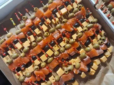 Канапе с лососем и сыром