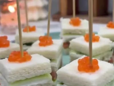 Канапе с икрой и красной рыбкой (10 шт)