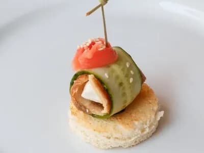 Канапе с масляной рыбой и оливкой 10 штук
