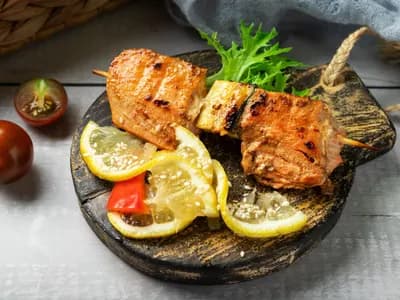 Мини-шашлычки из лосося