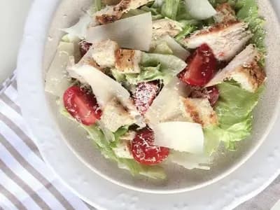 Салат «Цезарь» с курицей (банкет) 240 грамм