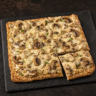 Мясная пицца "Курочка в грибном жюльене"