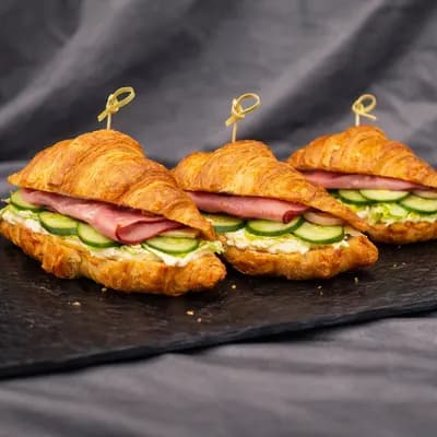 Круассан с говядиной и сырным кремом (110 г)