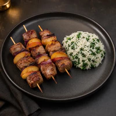 Брошеты из свинины с яблоком и луком — порция 350 г
