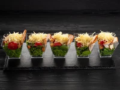 Салат Цезарь с курицей 10 шт.