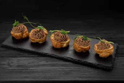 Профитроли с паштетом из куриной печени 10 шт.