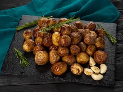 Запечённый мини-картофель с розмарином