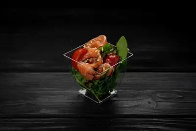 Салат с лососем и рукколой 10 шт.