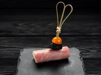 Рулетики с сыром и ветчиной 10 шт.