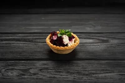 Мини тарталетки с печеной свеклой и сыром фета 10 шт.
