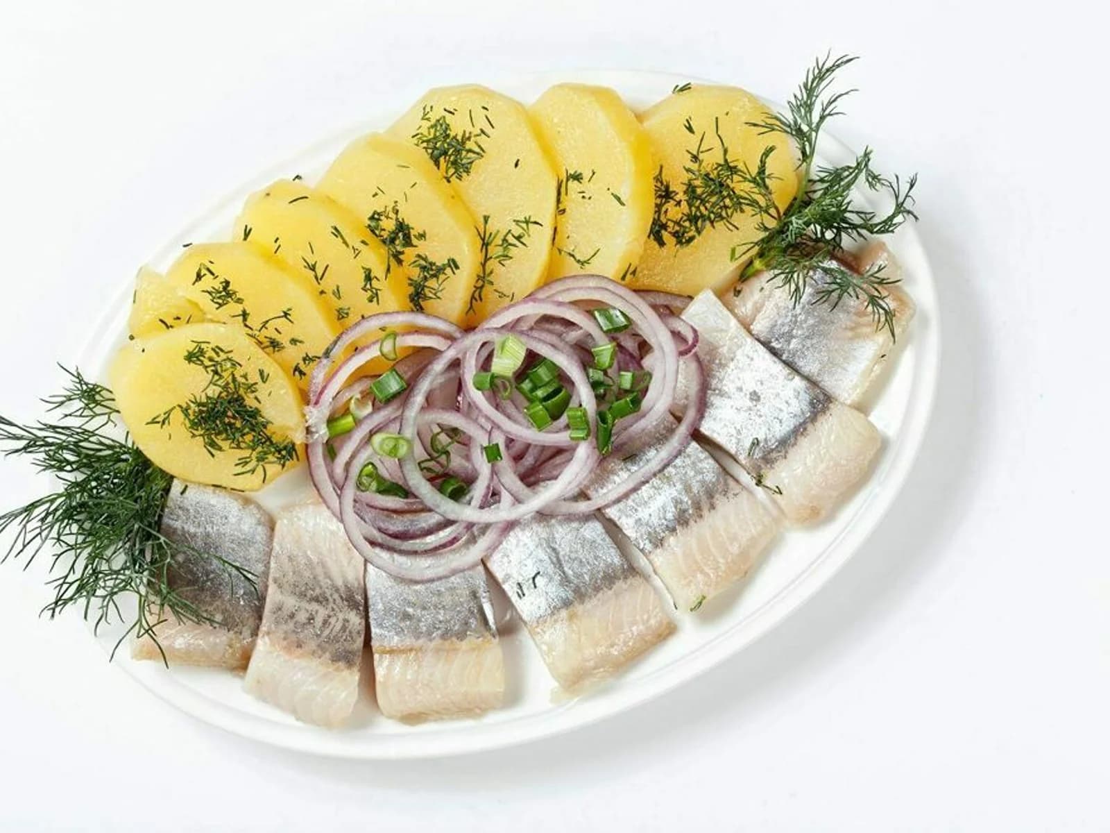 Селедочка с картофелем и красным луком